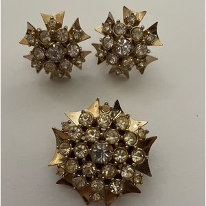 Vintage Starburst Rhinestone Screw On Earrings And Brooch Gold Tone Setting